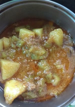 A picture of Parwal aloo ki gravy wali sabji.