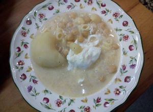 Foto principal de Sopa con huevo y tiburones
