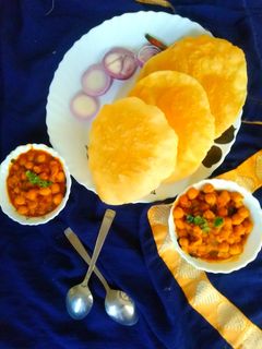 छोले भटूरे (chole bhature recipe in Hindi) रेसिपी मुख्य फोटो