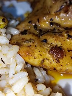 Una foto de Pollo especiado con arroz