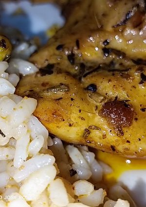 Una foto de Pollo especiado con arroz