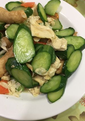 新鮮小黃瓜炒甜不辣及豆皮 的食譜成品照片