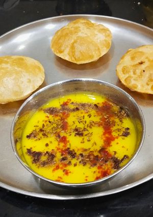 A picture of Yellow Moong Daal With Puri.