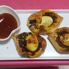 A picture of Fennel egg puff.