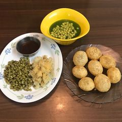 Pani Puri A picture of Pani Puri.