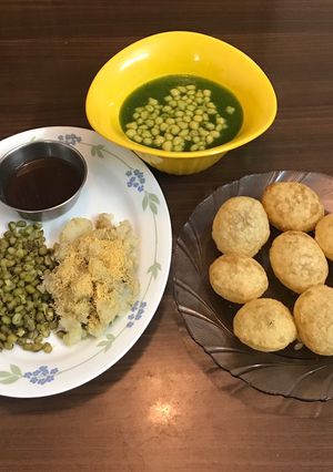 A picture of Pani Puri.