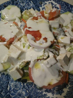 Una foto de Ensalada con salsa de tofu