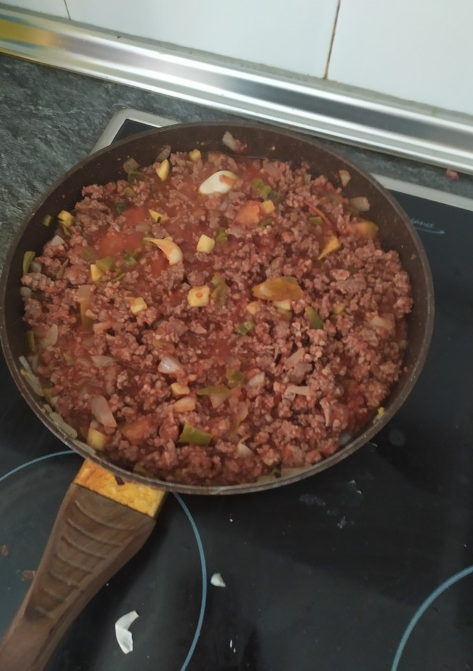 Una foto de Pisto con boloñesa