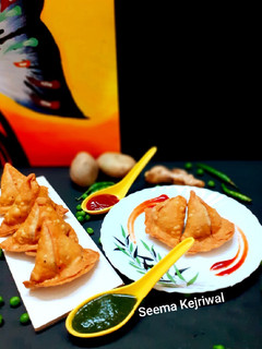 आलू समोसे (aloo samose recipe in Hindi) रेसिपी मुख्य फोटो