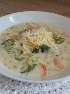 Una foto de Sopa de brócoli y queso