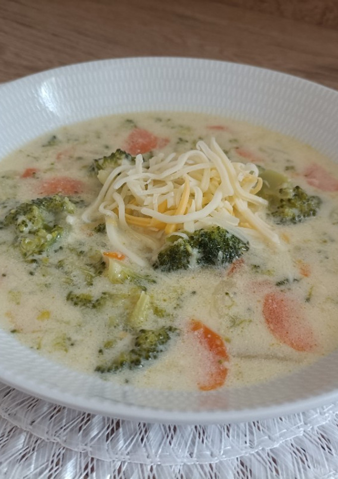 Una foto de Sopa de brócoli y queso