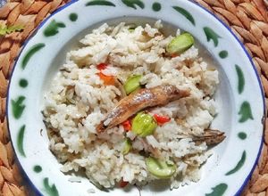 Foto resep Nasi Liwet Magic Com Teri Peda Pete Khas Sunda