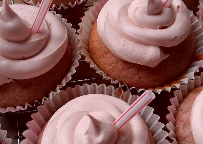 Recipe of Speedy Vickys Strawberry Milkshake Cupcakes