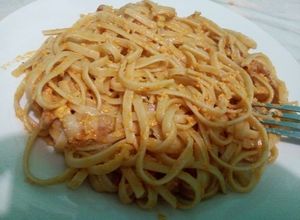 Una foto de Linguine al bacon y huevo