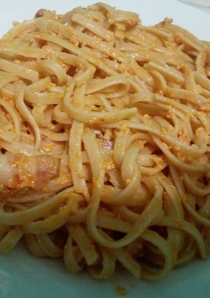 Una foto de Linguine al bacon y huevo