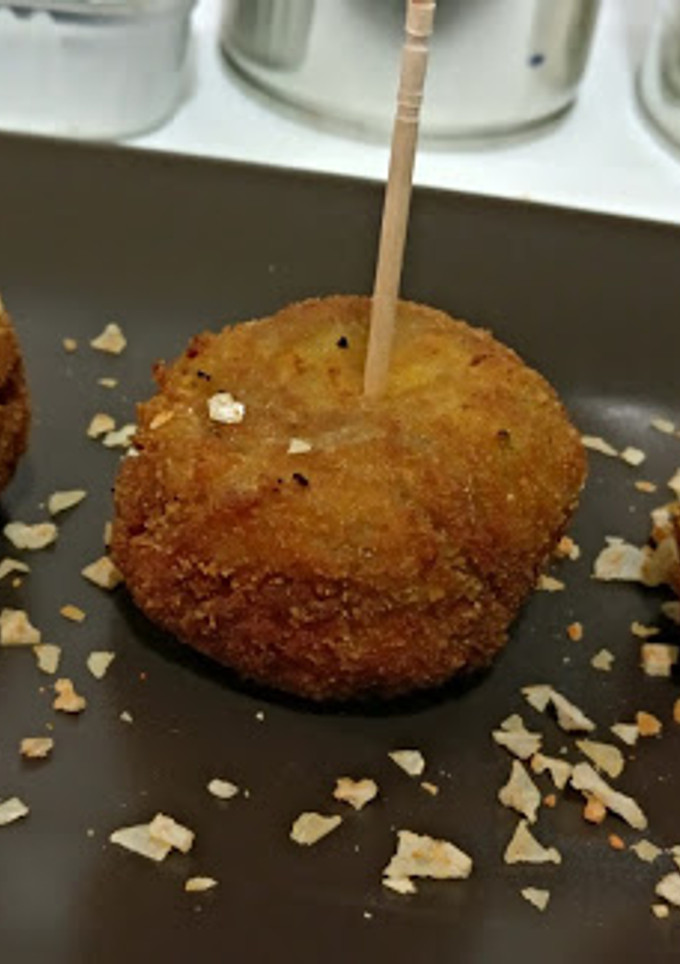 Una foto de Croquetas de mejillones en escabeche
