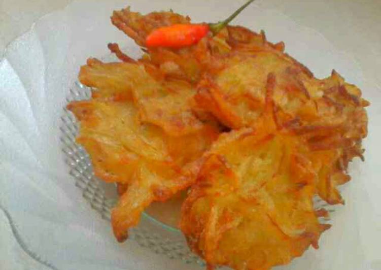 Bagaimana Menyiapkan Kudapan Asin : Bakwan Manisa, Lezat