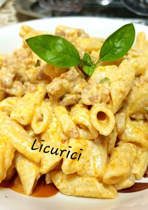 O poză a rețetei Pasta cu cârnați și sos de brânză.