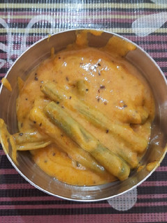 સરગવા ની શીંગ ની કઢી વાળું શાક (Saragva Shing Kadhi Valu Shak Recipe In Gujarati) રેસીપી મુખ્ય ફોટો
