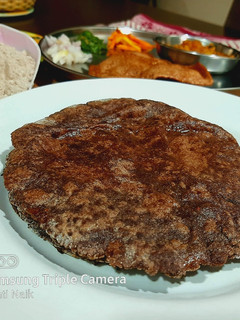 રાગી ની રોટલી (Ragi Rotli Recipe In Gujarati) રેસીપી મુખ્ય ફોટો