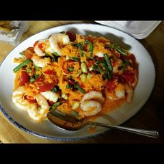 A picture of Thai prawn salad.