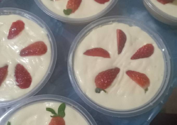 Resep Layered Strawberry Tart (No Bake) Ala Koki Roti, Lezat