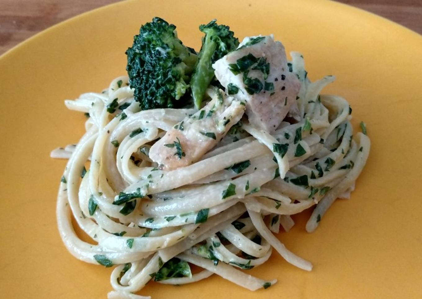 Tallarines con pollo a lo verde