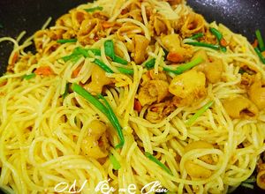 Hình của món Lòng già xào bún.