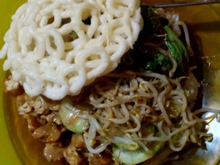 Langkah Gampang Menyiapkan Resep Rujak petis praktis rasa istimewa yang Enak Banget Anti Ribet, Mantap