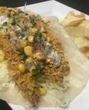 Tacos de pescado con tártara de jalapeño y chips de papa