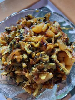 करेला आलू की भुजिया रेसिपी मुख्य फोटो