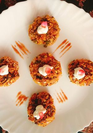 A picture of Sprouted green moong kebab.