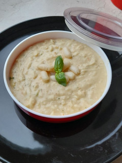 A picture of White bean dip.