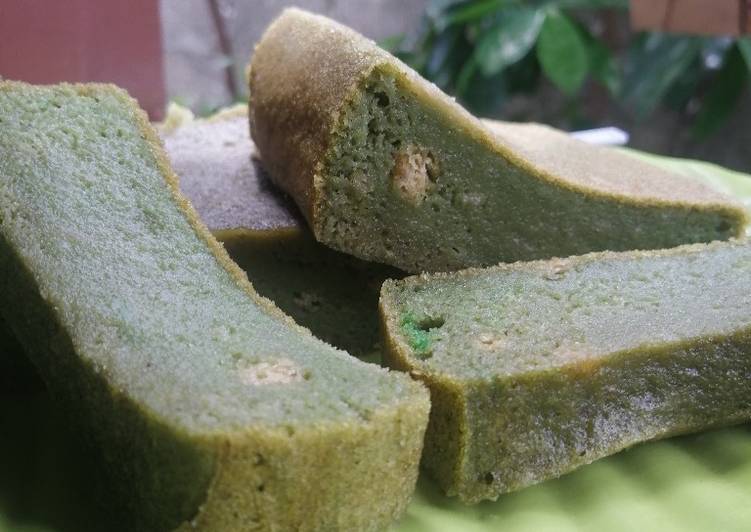 Langkah Mudah untuk Menyiapkan Bolu pisang pandan kukus, Lezat