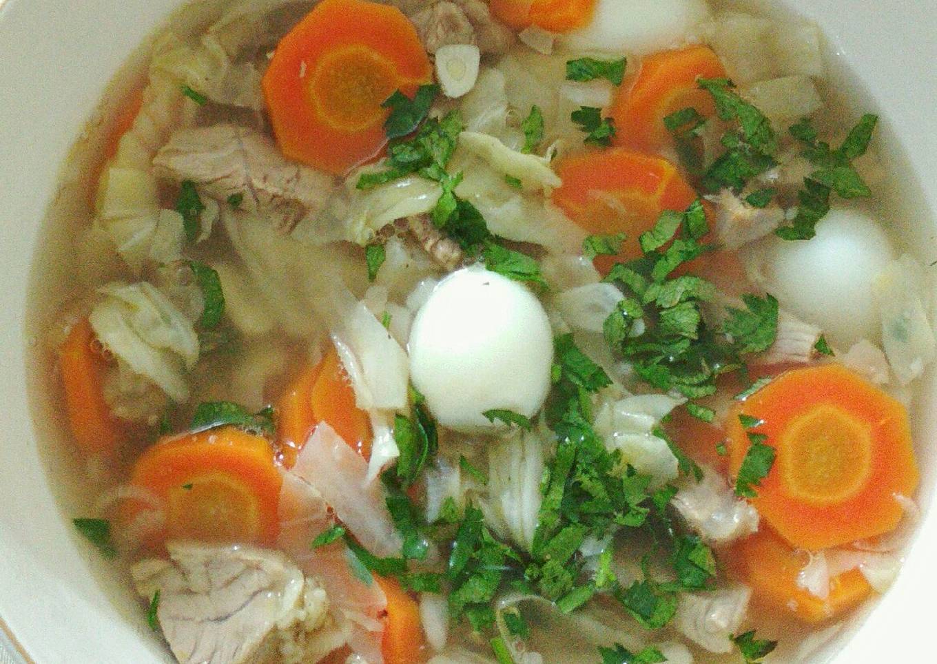 Sop cemplung (sop daging, sayur, telur puyuh)