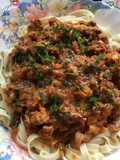 Mollejas de pollo en salsa con tallarines