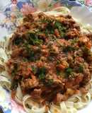 Mollejas de pollo en salsa con tallarines