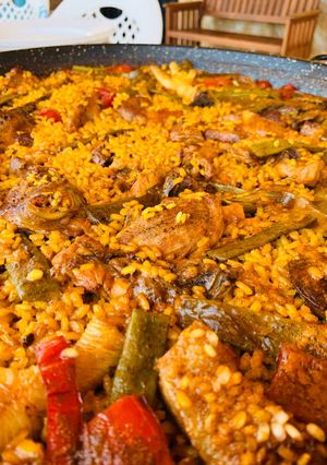 A picture of Paella Valenciana.