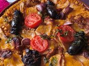 Una foto de garbanzos con chorizo y panceta
