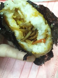 牛蒡絲鳳梨日式飯糰(素) 的食譜成品照片