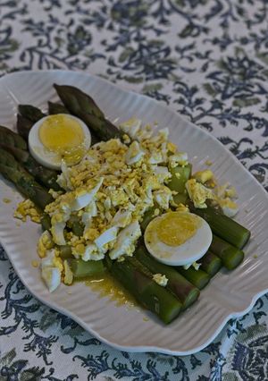 蘆筍佐碎雞蛋 Asparagi Mimosa 的食譜成品照片