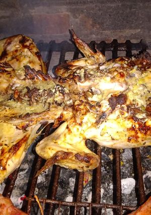 Una foto de Pollo al limón y manteca a parrilla
