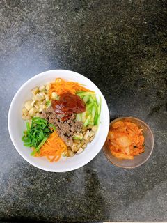 Hình của món Cơm trộn bibimbap phiên bản healthy.