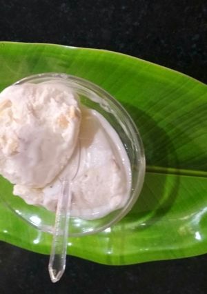 A picture of Kaju draksh ice cream (cashew).