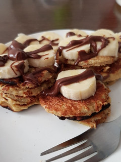 Banános, zabpelyhes palacsinta recept fotója