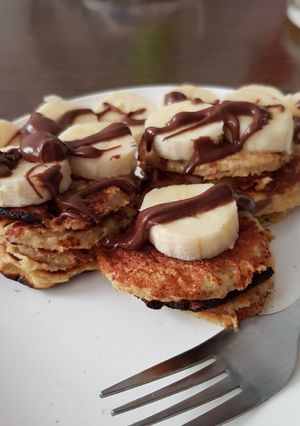 Banános, zabpelyhes palacsinta recept fotója