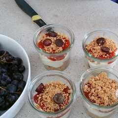 Vasitos de Mousse de Queso y Uvas-レシピのメイン写真