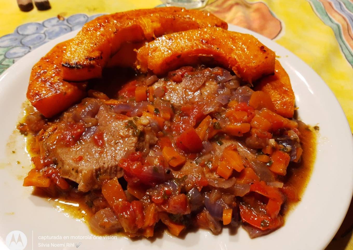 Peceto a la olla acompañado con zapallo calabaza al horno