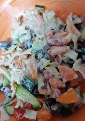 A picture of Fresh Garden salad with thousand Island 🥗.