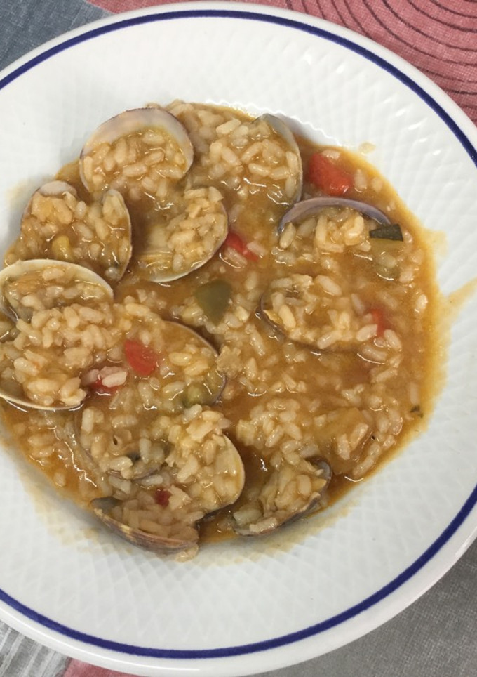 Una foto de Arroz con almejas